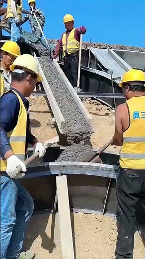 The way Japanese construction workers operate is so ingenious. #constructionshorts