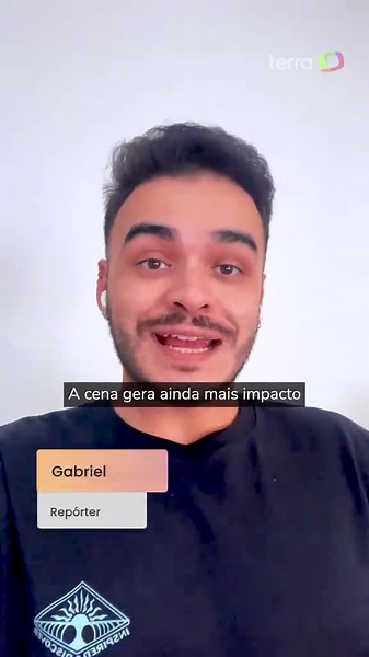 Imagens registradas na Avenida Paulista mostram a diarista Jussara Silva sendo imobilizada por policiais militares enquanto pede socorro, na última sexta-feira (10). A cena ocorreu na frente da filha de 7 anos e teve início após um embate da profissional com os ex-patrões. A PM alega resistência e ameaça; a defesa denuncia excesso de força. O repórter do Terra Gabriel Gatto traz os detalhes da notícia. #TerraBrasil #TerraNotíciasShorts #PolíciaMilitar #PM #SãoPaulo