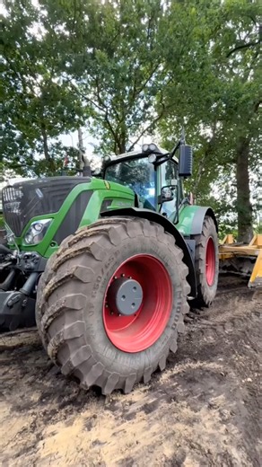 This Tractor Turns Rough Ground Into a Perfect Field! 🚜🔥 #farming #tractor #agriculture #farm