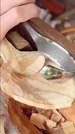 Making process of wooden spoons with a groove planer tool