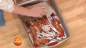 This trick from Pamela Salzman is the baking sheet cleaning time-saver we've always wanted! Read More: http://rach.tv/2ysOsj6 | Rachael Ray Show
