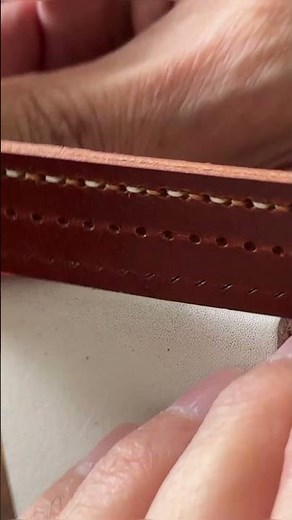 Two-Tone Saddle Stitch: Flawless Technique #leathercraft #saddlestitch #leatherworking