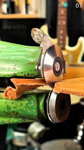 Skiving leather edges with dual rotating blade machine