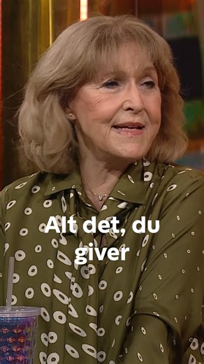 "Jeg vil da ikke besøge sådan en sur kælling". 87-årige Susse Wold vender tilbage til teaterscenen og sender nu en opsang til andre ældre☝🏼 Se hele interviewet i 'Insider' på TV 2 kl. 18.20 eller på TV 2 Play nu🥤💜 | TV 2