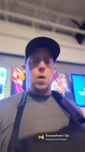 Ever tried walking backwards on an incline treadmill? 🔥 Not only does it fire up your quads and calves in a whole new way, it also takes stress off your knees, boosts your balance, and gets your heart rate up fast. 💪 👉 Benefits: ✅ Strengthens quads & shins ✅ Protects knee health ✅ Improves balance & coordination ✅ Burns more calories in less time ✅ Great for rehab & injury prevention Sometimes the best progress comes from moving in a different direction. 🚶‍♂️⬅️ #BackwardsWalking #InclineTrea