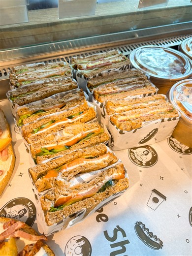 | MARY’S COFFEE SHOP | 🍲 Envie d’une pause déjeuner gourmande ? Chez Mary’s Coffee Shop, découvrez notre menu salé : sandwichs frais, tartines généreuses, bowls complets et plats chauds faits maison. ✨ Des recettes savoureuses, idéales pour un déjeuner rapide, sur place ou à emporter 😋 À découvrir à la promenade du Centre Commercial Moléon, à Langon.