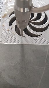 Un chorro de agua atraviesa un azulejo | Desafío Mundial