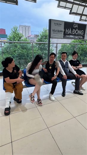 He Used Her as a Footrest?!🦶Hero Threw His Legs & Kicked Him OUT! 😤감히 사람을 발받침대로? 🦶 다리 패대기치고 쫓아냄! 😤