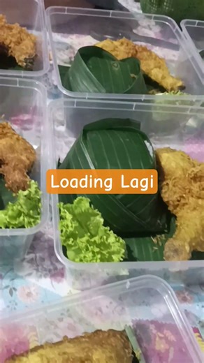 Loading Lagi, LALAPAN Ayam 🐔 Nasi Daun Pisang #food #idejajananunikuntukusaha #lalapamayam