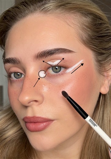 Easy Halo Eye Makeup Hack: Victoria's Secret Inspired