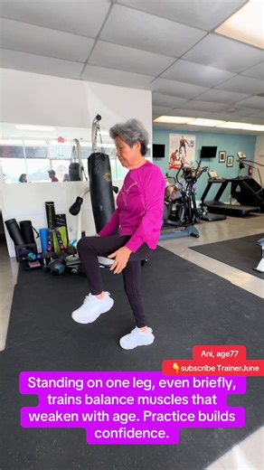 💙 Strong & Steady at 70 — Coordination & Core Focus! Today’s move: Alternating Dumbbell Pass Under the Leg (Total 30 reps) ✔️ Lift one knee up high ✔️ Keep your back straight ✔️ Engage your core ✔️ Pass a light dumbbell underneath the raised leg ✔️ Alternate sides with control Move slowly. Focus on posture. Quality over speed. ✨ Why this is important for 70 : • Improves balance and coordination • Strengthens hip flexors and core • Enhances posture • Supports fall prevention • Keeps the brain an