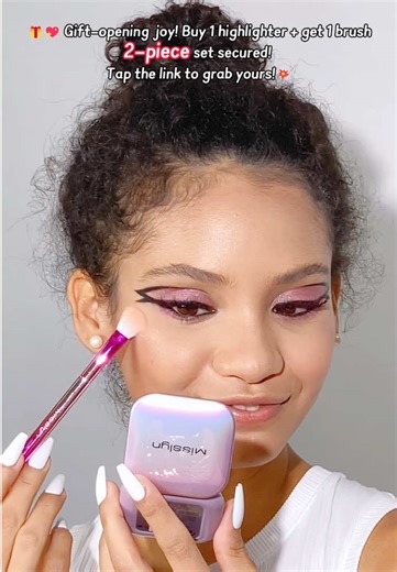 Glow explosion! This highlighter is a built-in light #misslyncosmetics #misslynglow #funglamyourrules#highlighter #makeupgiftguide