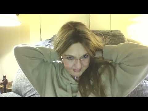 Wig discussion-review of "Darci" in the color Hazel by JB Extensions.