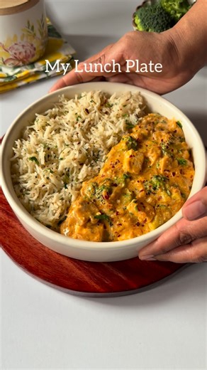 Purna Mehra on Instagram: "Creamy Paneer Mushroom Broccoli with Herb Rice. Ingredients - 1 tbsp Oil 1 tbsp Butter 1 tbsp chopped garlic 1 Chopped onion 150gm low fat paneer 1 tsp kashmiri ed chilli powder 1 tsp chilli flakes 1 tsp oregano or pizza seasoning 1/2 tsp black pepper powder Salt to taste 1/2 cup sliced mushroom 1/2 cup blanched broccoli 2 tbsp oats powder or whole wheat flour 1/2 cup milk (adjust as per consistency) 1/2 cube processed cheese chopped green coriander for garnishing Serv