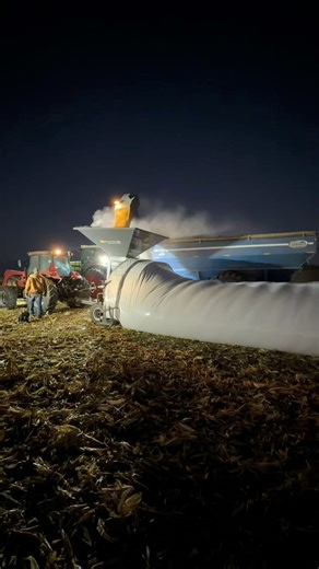 1.8K views · 29 reactions | Kinze Carts and a Loftness Grain Bagger This Kinze 1050 Grain Cart is unloading into a Loftness GL System 10 Grain Bagger. #kinze #Loftness #grainhandling #harvesting #HarvestSeason #harvesttime #harvest #cornharvest #grainbag #GrainBagger | Koletzky Implement | Facebook