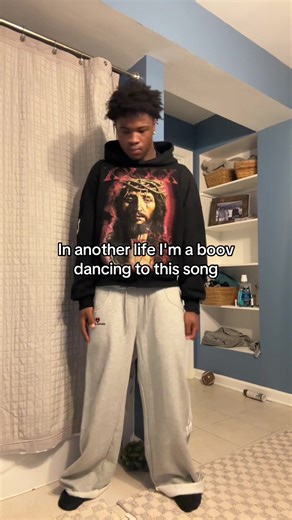 aydenwest (@whosroyal2)’s video of dancing in the dark