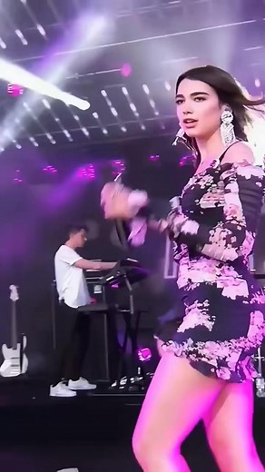 260K views · 15K reactions | Dua Lipa live #concert #music #sing #live #bestmusicvideo #song | Maria Quinonez | Facebook