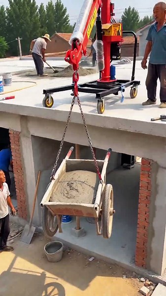 🏗️⚡ Wheeled Rooftop Mini Crane Hoisting Full Mortar Wheelbarrow Demonstration #shorts