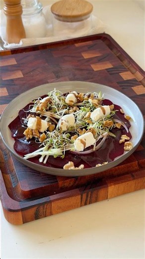 Carpaccio de Beterraba com Queijo de Cabra e Nozes | Terroso e Cheio de Contraste