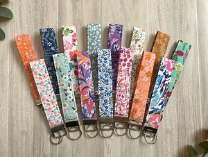 Wristlet Keychain | Floral Key Fob | Handmade Fabric Wristlet | Gifts for Her - Etsy
