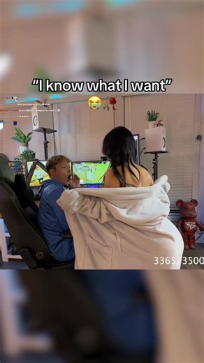 Mews on Instagram: "She gave me the best Christmas gift 😭 - - #streamer #girlfriend #christmas #funny #couple"