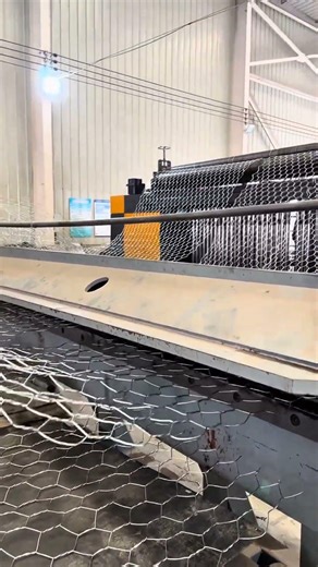 “Wire Mesh Making Process 🕸️”“Metal Net Weaving Machine ⚙️” #works