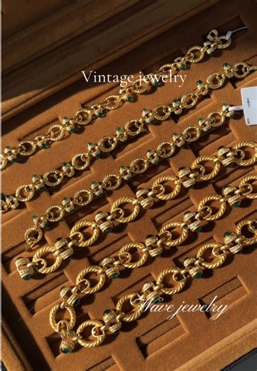 Exploring Vintage Jewelry Trends: Crystals and Pearls