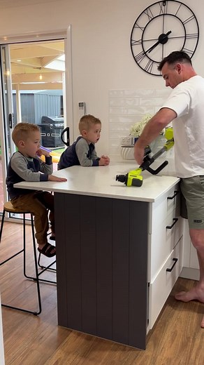 Cleaning Solar Panels with Ryobi Telescopic Power Scrubber