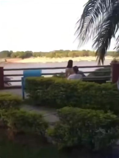 ESCÁNDALO VIRAL EN FORMOSA: ACUSAN INFIDELIDAD Y LAS REDES EXPLOTAN CONTRA “LORENA” Un video difundido volvió a encender las redes formoseñas al mostrar una escena vinculada a una supuesta infidelidad atribuida a una mujer llamada “Lorena”. La publicación, con la frase “En Formosa podemos ver de todo…”, generó una nueva ola de indignación, burlas y especulaciones. Entre los comentarios se repiten preguntas, acusaciones y hasta pedidos de datos personales, mientras otros aseguran que el material 