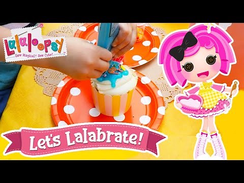 Easy Cupcake Decorating With Crumbs Sugar Cookie! 🧁 | DIY Party | Lalaloopsy