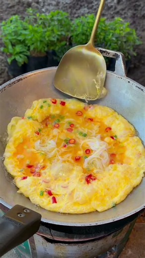 Thai Rice Noodles with Egg 🍜🥚🤤 #Cooking #Food #ASMR #ThaiFood #shorts