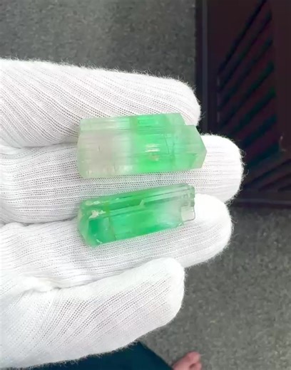 Stunning Natural bi-colour tourmaline terminated crystals from Afghanistan 🇦🇫 Available for sale! Total Weight: 21.50 Grams 1st weight: 13.60 Grams 2nd weight: 7.90 Grams Price: Dm me Certification: On Demand DM me for more details #millinairemindset #gemsforsale
