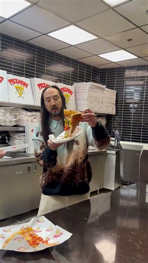 Las Vegas celebrity food! The pizza from Steve Aoki at aria resort