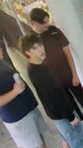 Encima de la máquina expendedora 😻