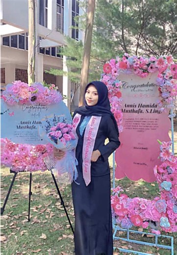 S.Ling Sidang Skripsi Celebration at UNNES