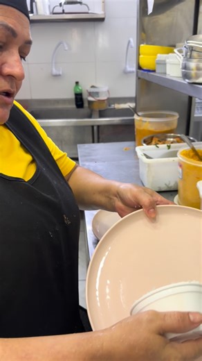 Seu Zé Restaurante & Delivery on Instagram: "Segunda no Seu Zé é dia de comida boa e coração feliz! Tem aquele temperinho caseiro que abraça a alma, prato bem servido e atendimento com carinho. Vem almoçar com a gente e começar a semana do jeito certo! 🍛❤️ #seuze #temnolimao #seuzerestaurante #baiaodedois #comidanordestina"