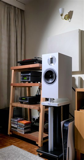 The ProAc K1 speakers produce some serious bass for a standmount speaker and here they are playing Schiller and Euphoria: On a Journey 🔊❤️🙏🏻