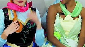 Anna vs Tiana Blindfold Drawing Challenge. Frozen vs Princess And The Frog. DisneyToysFan.