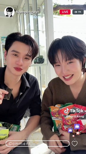อุตส่าห์แอบกินเงียบๆ ยังมีคนหูดีเฉย! 🤫 โกริโกะ สาหร่ายแซนวิช อร่อยกรอบจนไม่อยากแบ่งใคร แต่กับคนข้างๆ ยอมให้คำนึงก็ได้ 💚 โอ๋โอ๋ ลองไปจัดกันครับ ✨🥷 @koriko_official2 #โกริโกะอร่อยนอกกรอบกับเก่งน้ำปิง #โกริโกะสาหร่ายของคนนอกกรอบ #โกริโกะอร่อยทะลุกรอบ #ฉีกกรอบอร่อยกับโกริโกะ