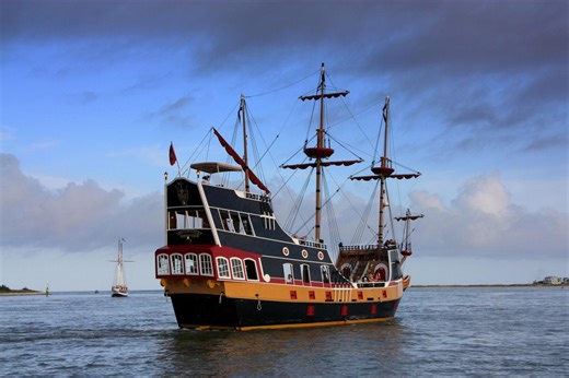 Go Full Scallywag on the 6 Best Pirate Ship Cruises in Florida