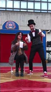 Paper balls over the head - Mago Dylan