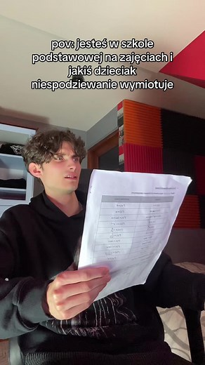 POV: Niespodziewane wymioty na lekcji w szkole podstawowej