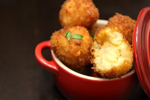 Deep Fried Mac & Cheese Balls