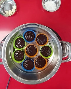 🔝 ¿Sabías que con los Accesorios de la cocción al vapor puedes cocinar varios platos en diferentes niveles? ✅ Puedes colocar, por ejemplo, tus verduras o pescado en la parte inferior con la Softiera y en la parte superior unos muffins de chocolate con el Accesorio Súper-Vapor. ¿Qué te parece? ¡Solicita ya tu demostración AMC y compruébalo por ti mism@! ▶ Formulario de solicitud: bit.ly/FB_demostracionAMC 👉 Receta Muffins de chocolate al vapor: bit.ly/recetasamc_MuffinsChocoVapor | AMC