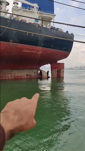 how ship Propeller works and ship propeller out of water #pirateship #shipdynamics #shipside