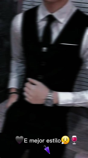 Hombres de trajes: estilo, elegancia y actitud
