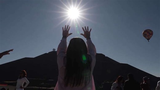 Crowds mark spring equinox at Mexico pyramids