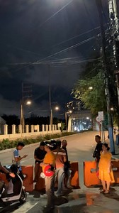 Hindi na naihatid ang dog food para sa stray dogs hindi kami pinapapasok dahil nagkakagulo na dyan sa Ayala Bridge dahil sa rally pati mga dogies damay damay na dahil sa billion billion corruption sa flood control projects. | Arma Sumanda