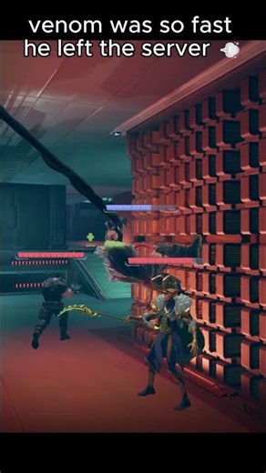 😂 Venom swings so fast he ends up out of the map #MarvelRivals