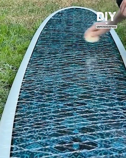 How to wax a surfboard 🏄 | Do It Yourself